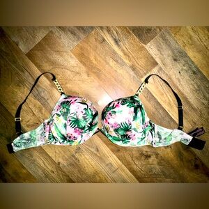 Victoria’s Secret very sexy plunge push up 36C